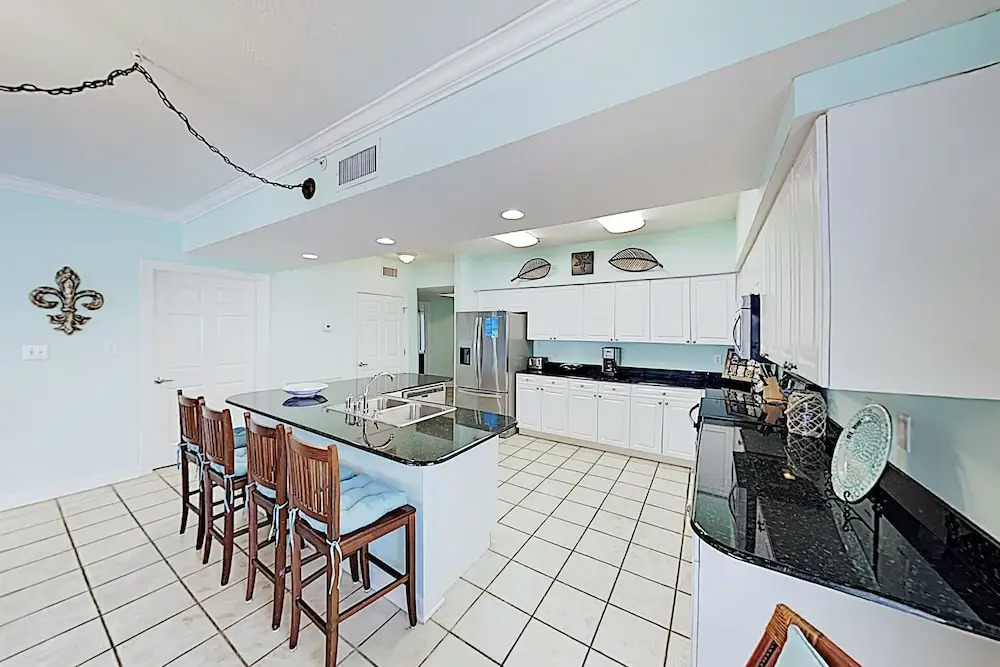 Oceanfront Paradise W/ 2 Pools & Beach Access 4 Bedroom Condo