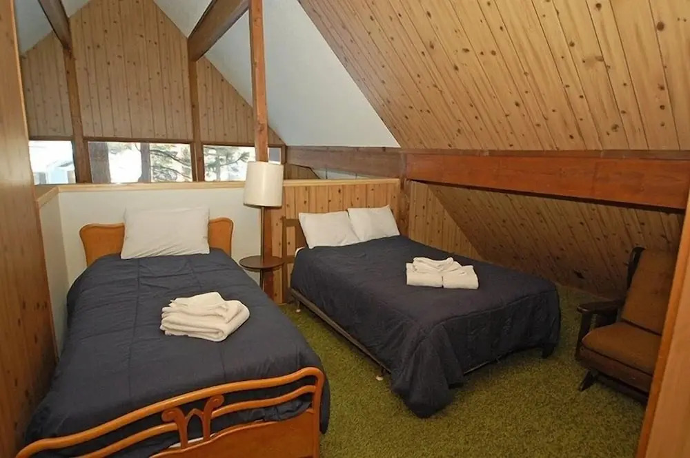 1116 Golden Bear 3 Bedroom Cabin by RedAwning
