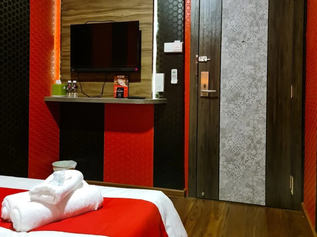 RedDoorz Plus near Nagoya Hill Batam 6