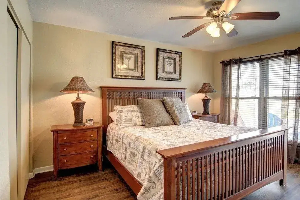 Beach Bumb Headquarters - 2 Br condo