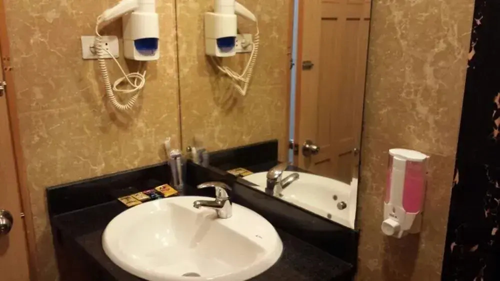 Tran Gia Hotel Huynh Thuc Khang