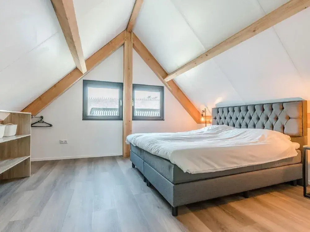Chic Thatched-roof Stay