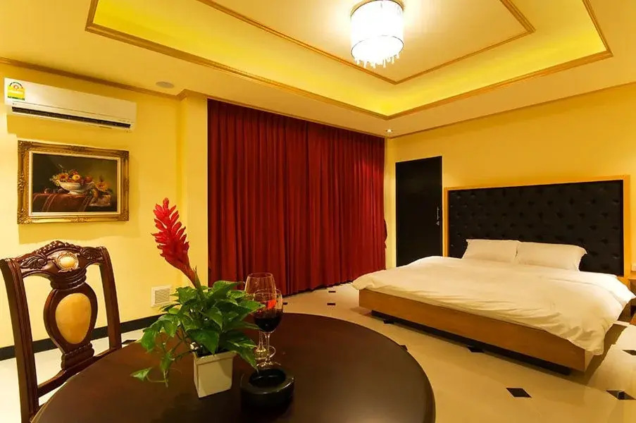 Red Horse Resort
