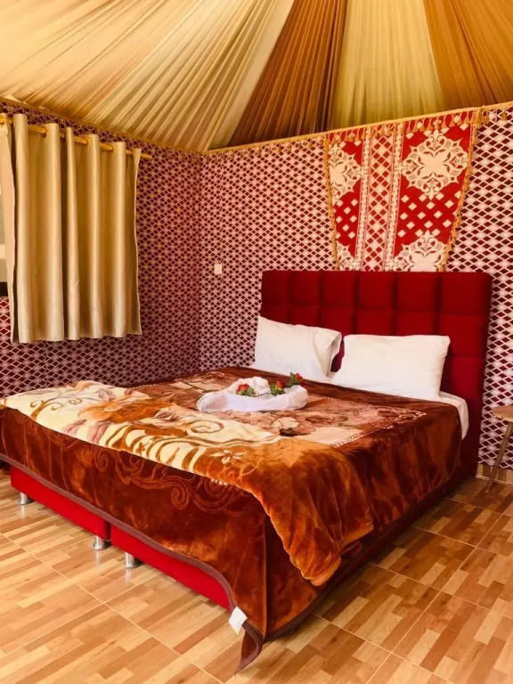WADI RUM-Bedouin Tents and Jeep Tours