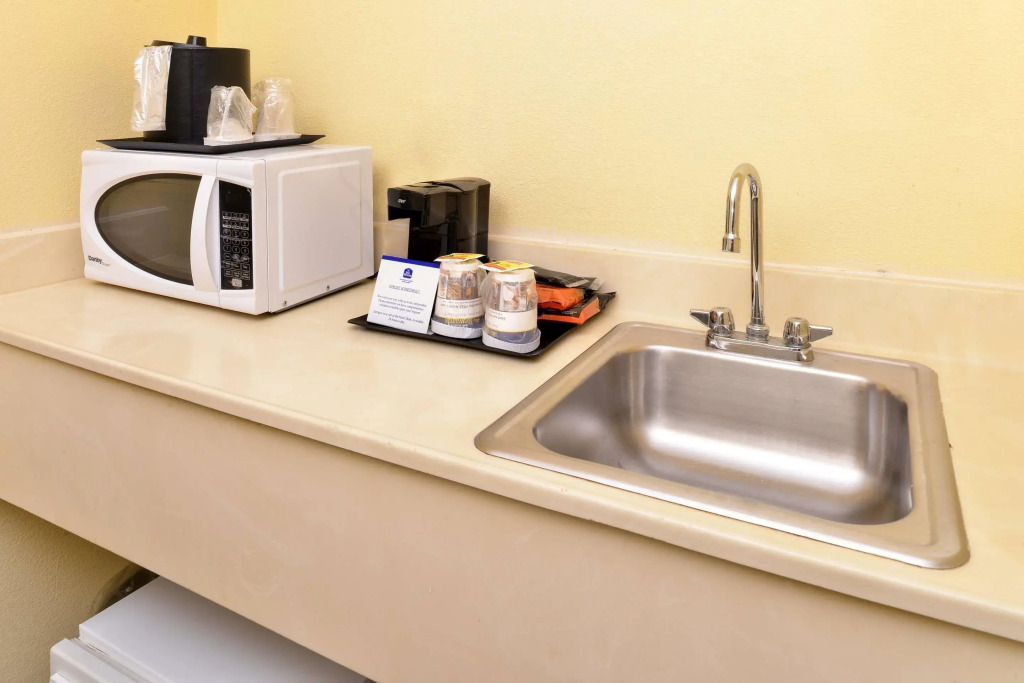 Best Western Louisville East Inn & Suites