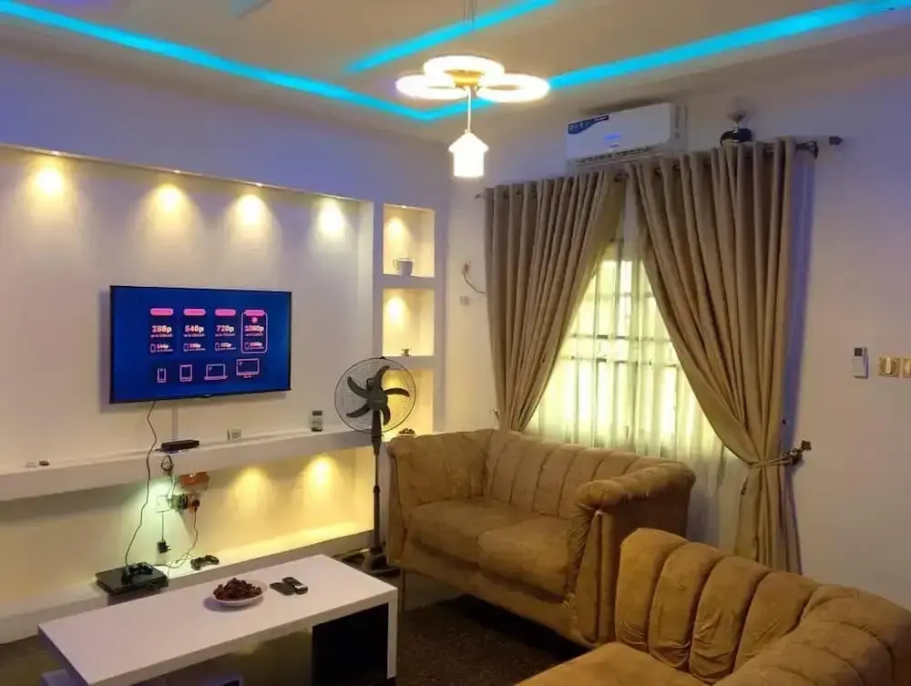 2 Bed - Sleeps 4 With Free Parking