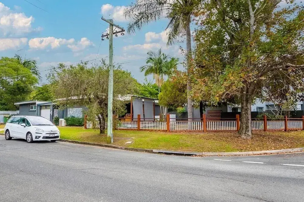 4 BDRM Pet Friendly Home 200m to Creek
