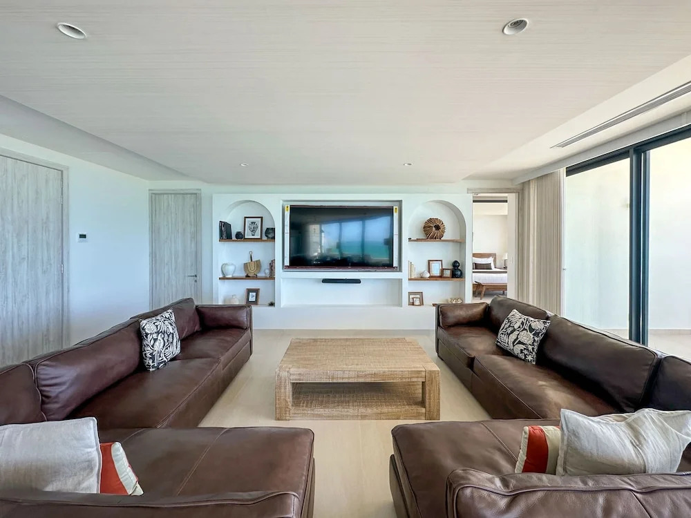 5BR Beachfront Luxury Condo