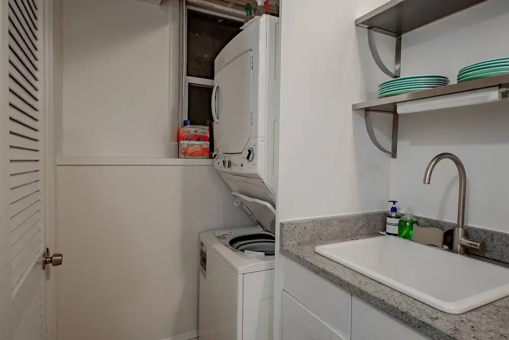 Quaint DC Private 1-br Walk to Metro-rail Subway