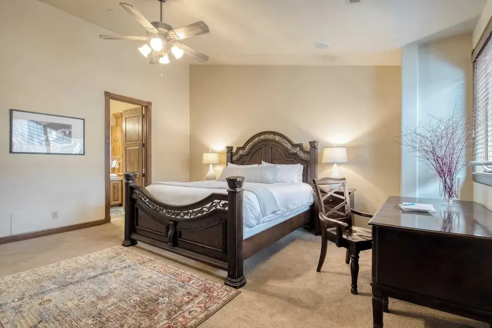 High Meadow by Avantstay Alpine Views w/ Indoor Pool, Hot Tub & Open Floor Plan