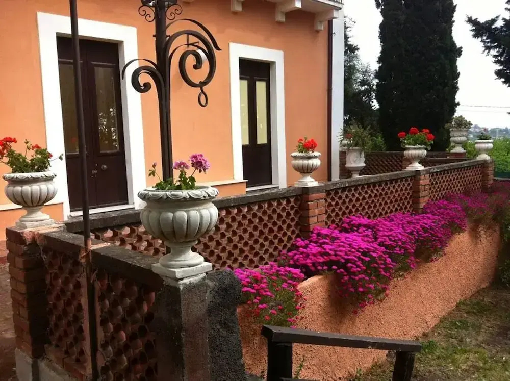 Villa Bonaccorso - La Dimora Immersa Nella Natura ai Piedi Dell Etna