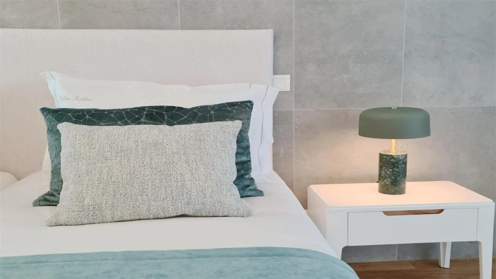 Villa Sadler- Clever Details, Central Vilamoura, Sleeps 6, luxury, walking distance