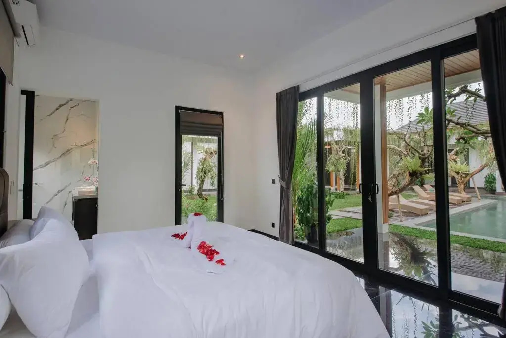 BRAND NEW Luxurious 5 Bedroom Villa with Exotic View