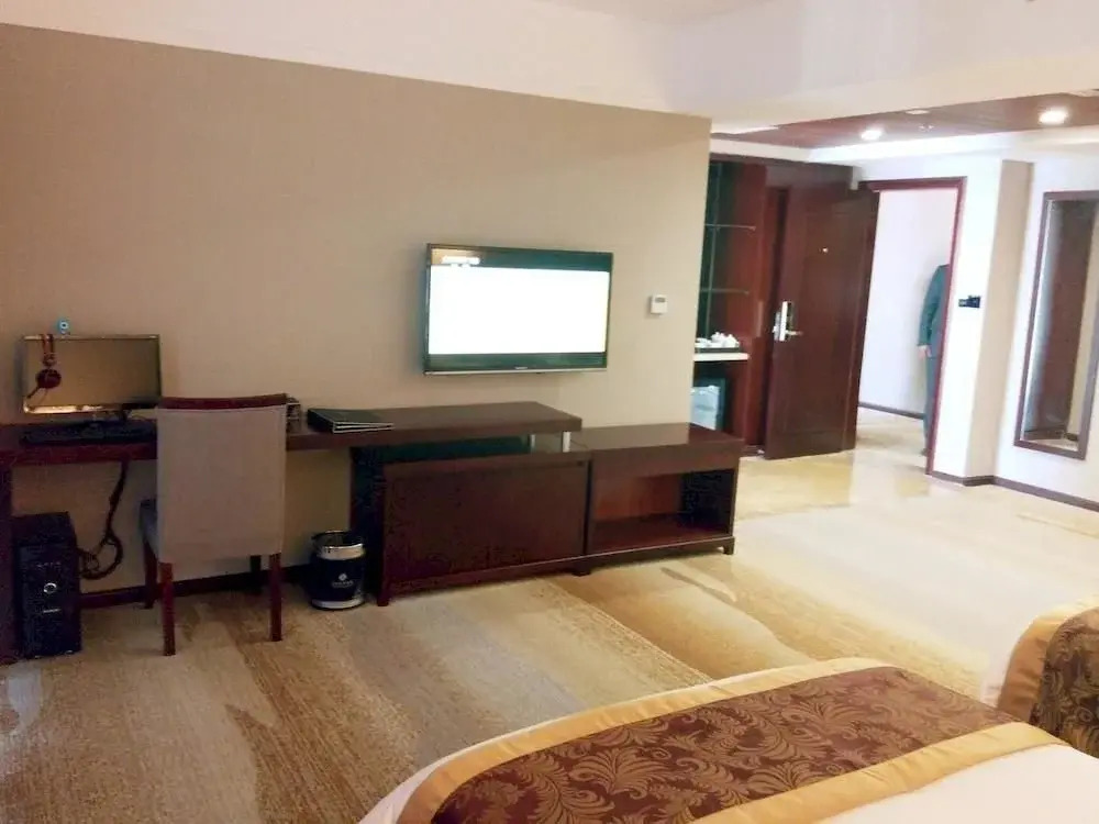 Big Port Holiday Inn