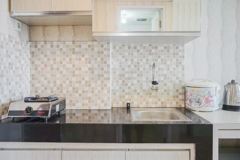 Modern and Relax Studio Room at Serpong Greenview Apartment By Travelio