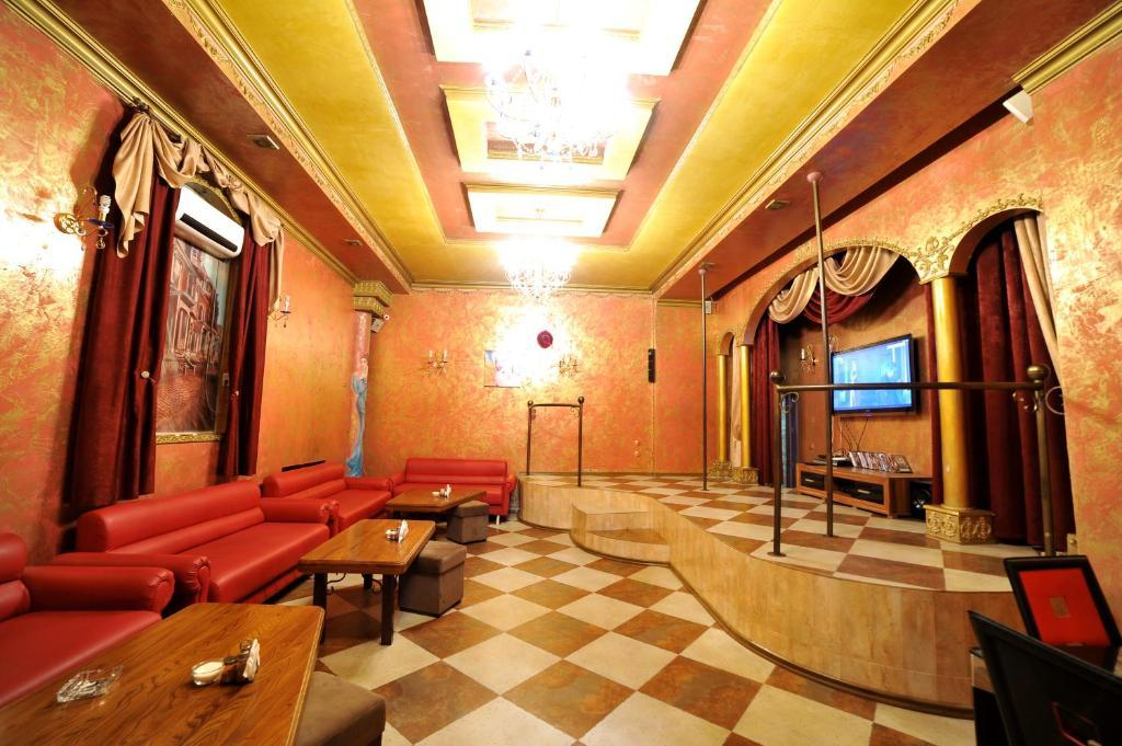 Rich Hotel (Рич)