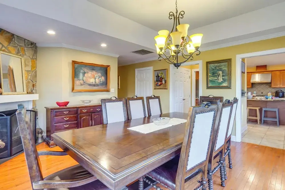Spacious Lakefront Apt w/ Deck in Fayetteville