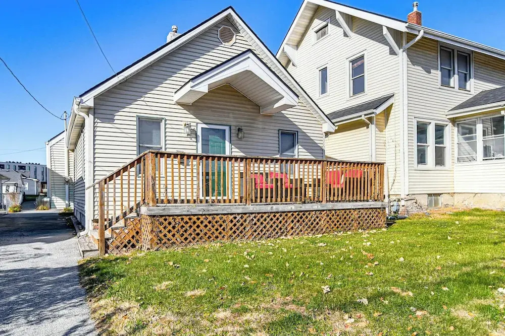 Pet-friendly Home 2 Mi to Downtown Des Moines!