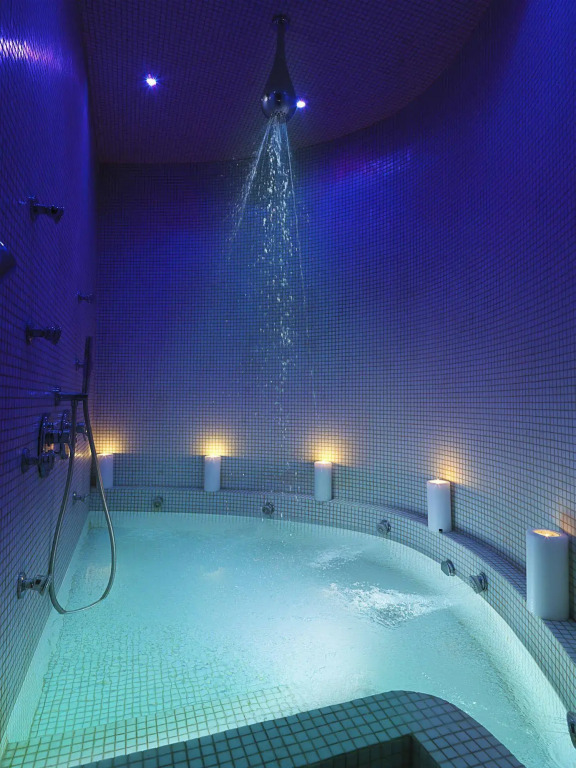 Gold Royal Suite