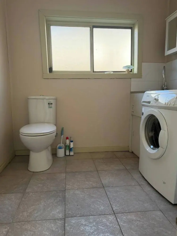 Charming 3 Bedroom Home Longer Stay Discount
