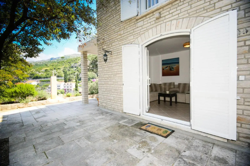 Apartments Villa Marijeta with Free Parking