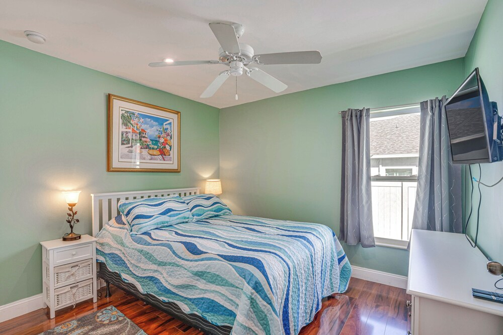 Dog-friendly Cape Coral Home: Private Pool!