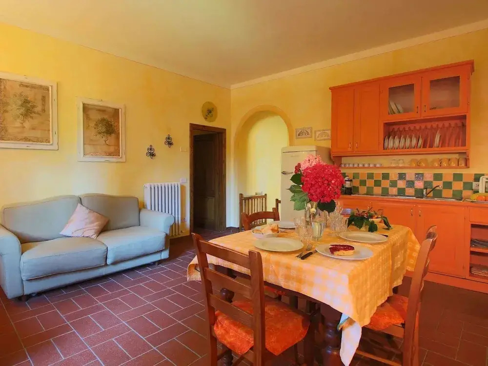 Majestic Farmhouse in Loro Ciuffenna with Pool