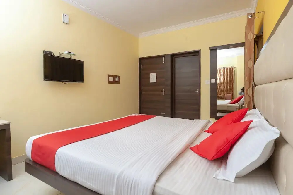 OYO 7987 Hotel Carnation