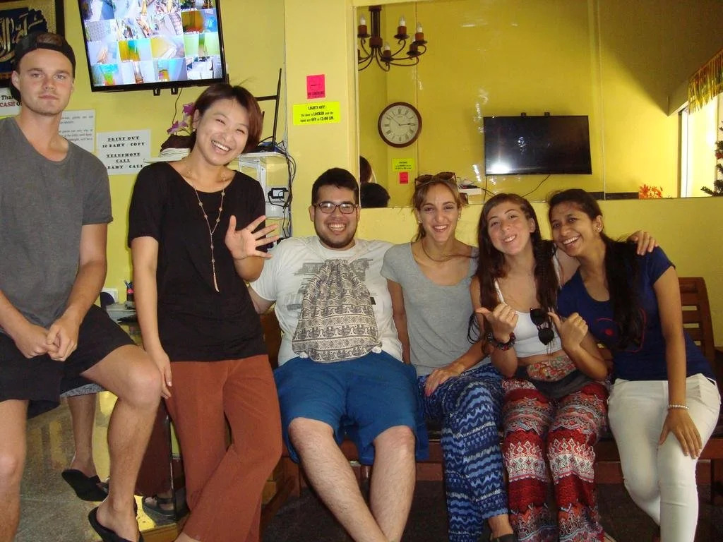 Home Hug Hostel - Adults