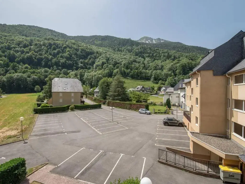 Appartement cosy avec balcon et parking à Saint-Lary - FR-1-296-138