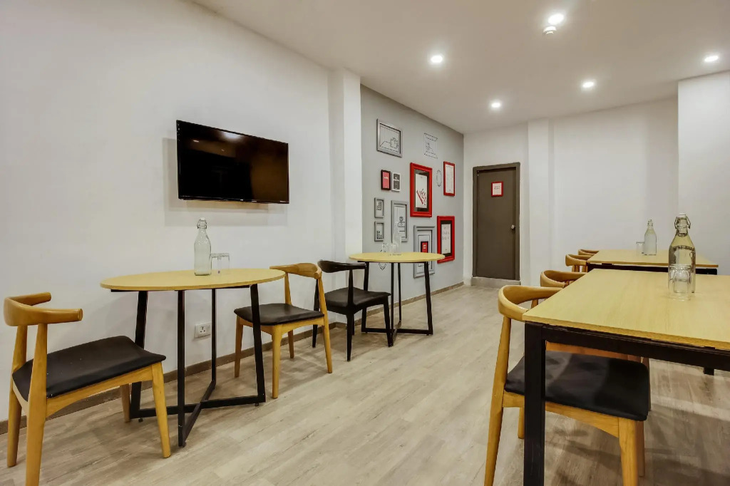 Super Townhouse 359 Begumpet Near Hyderabad Central