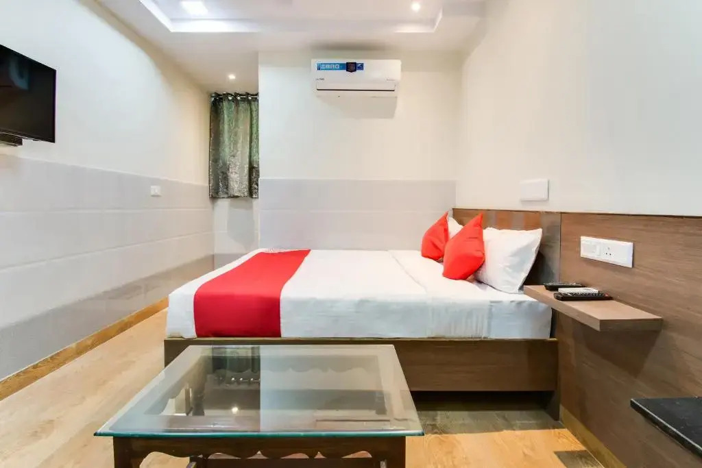OYO Flagship Hotel GV Residency