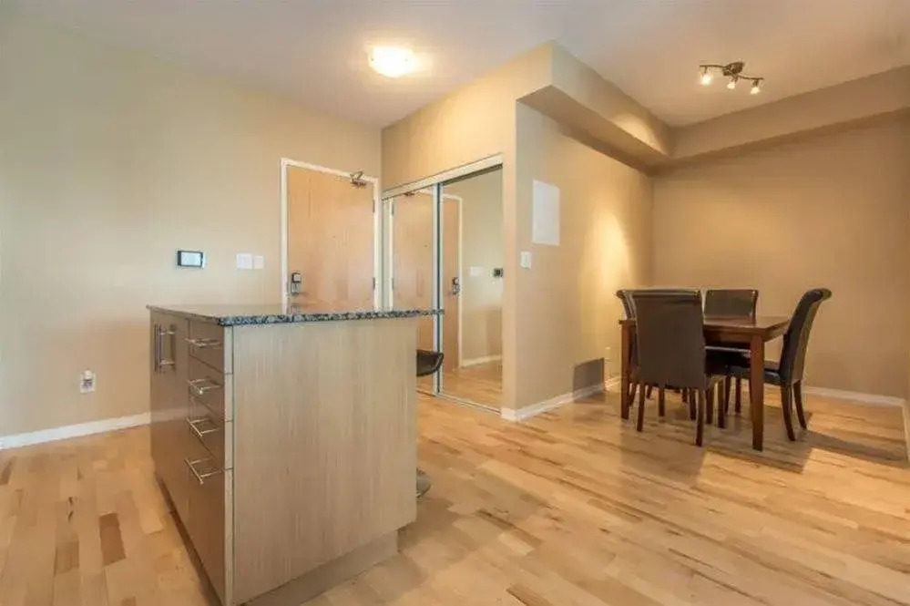 Sky View Suites - Maple Leaf Square