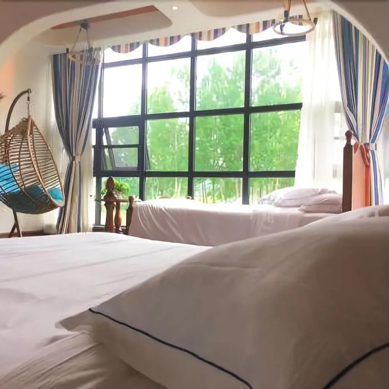 Lugu Lake Xiyue Wetland Landscape Hotel