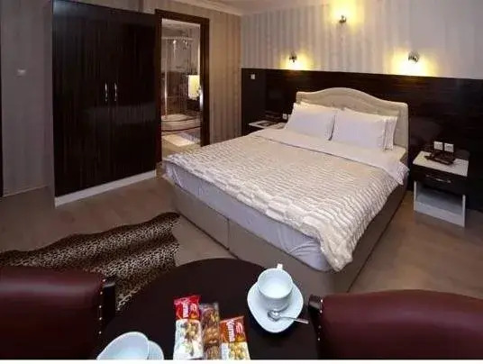 Envoy Hotel