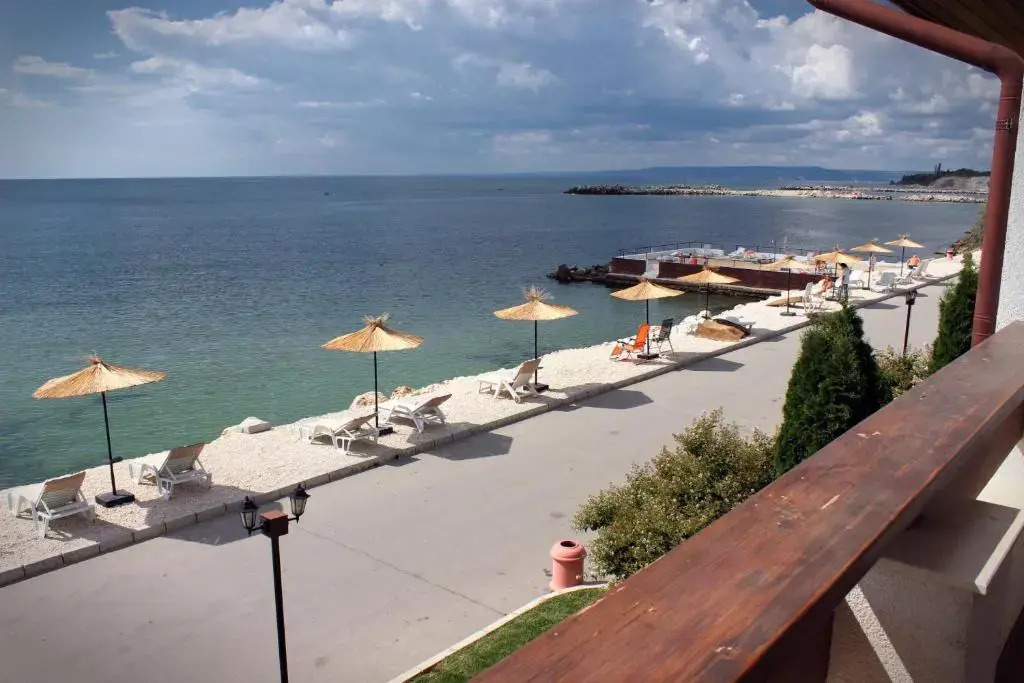 White Coast Beach Apartments