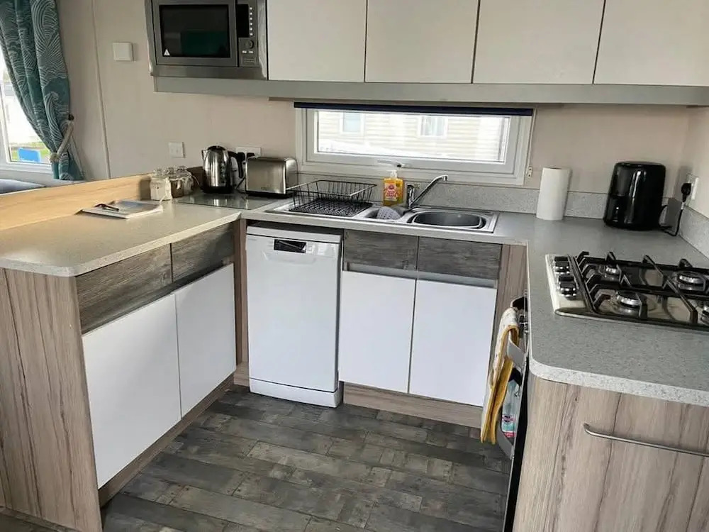 Cozy 3 Bedroom Mobile Home in Longniddry, Perfect for Families