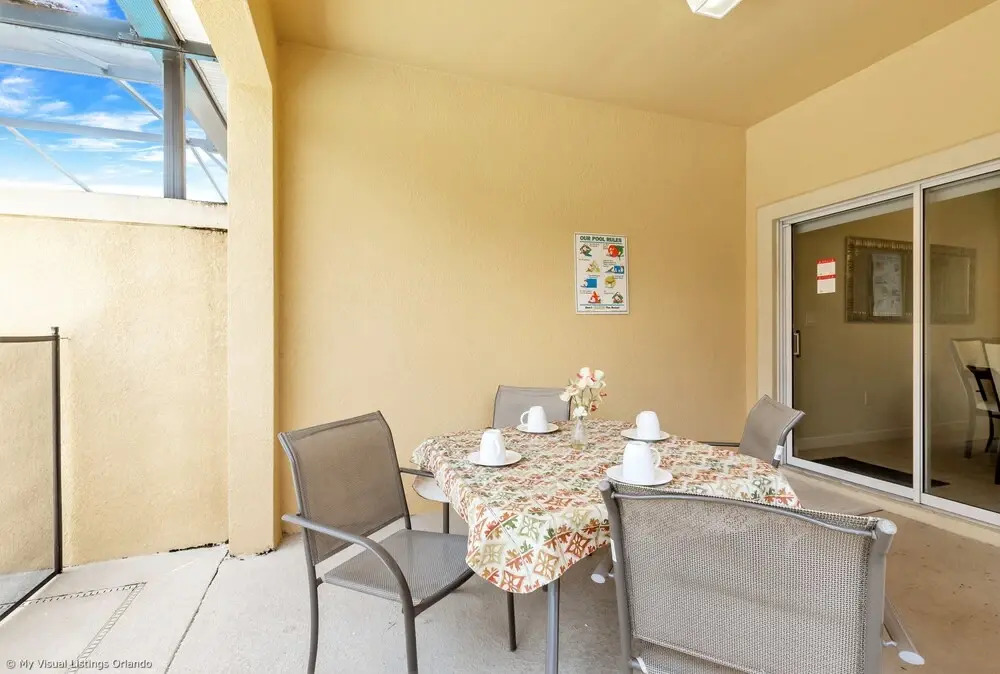 A Stylish Paradise Palms Town Home -close to Disney! 4bd/3ba -4pp971