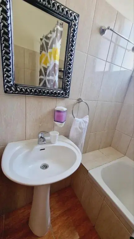 Sea view one bed apartment with pool in Peyia B7