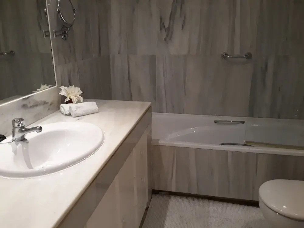 Apartment near Puente Romano