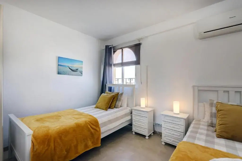 042 Classic 2 Bed Andalusian Townhouse 500m From Beach