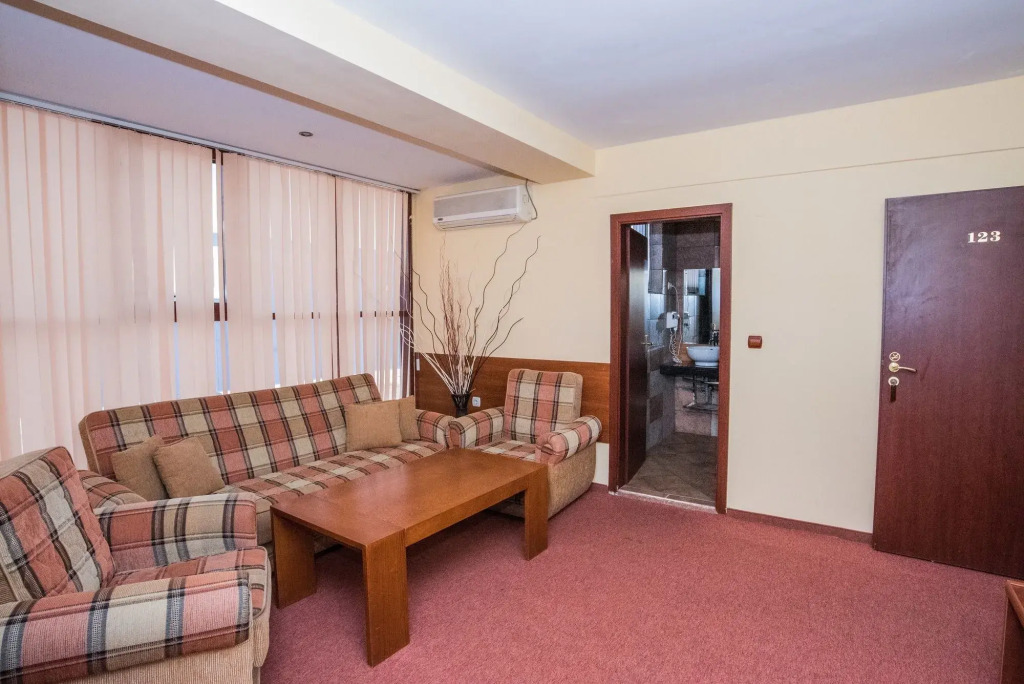 Avenue Hotel