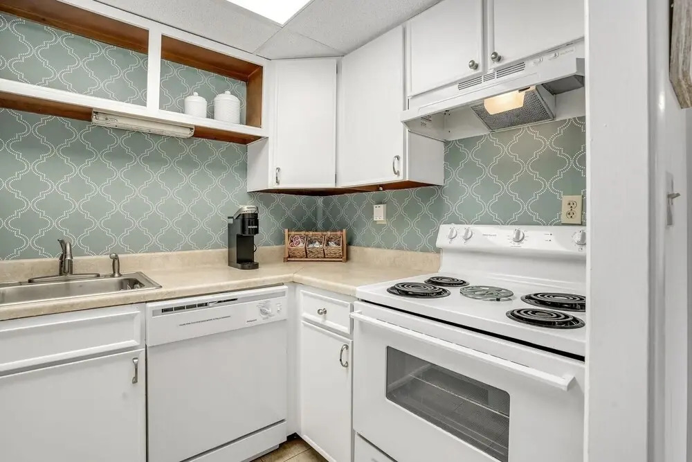 Gullway Villas 408 Unit 204 2 Bedroom Condo by Redawning