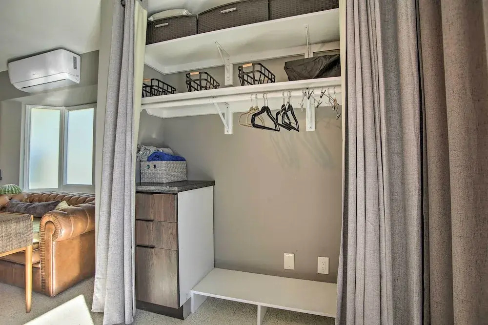 1 Mi to Deerfield Beach: Stylish Studio w/ Pool!
