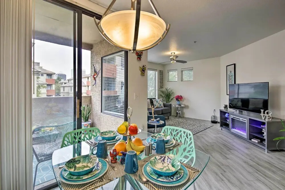 Modern Condo w/ Pool Access ~ 3 Mi to Dtwn Phoenix