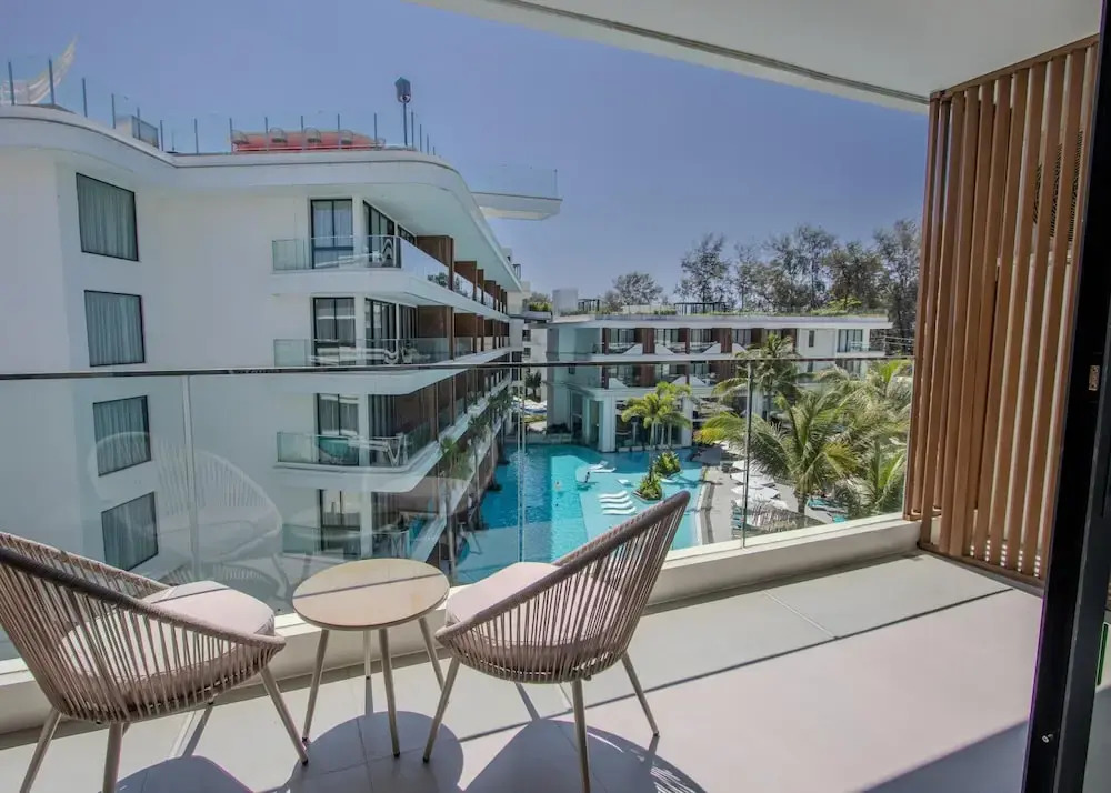 189/267 3BR Beachfront Pool View