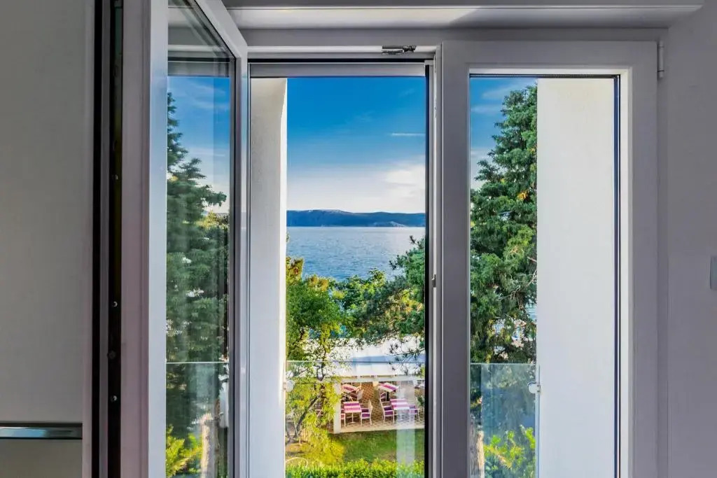 Rocky Beach Rooms