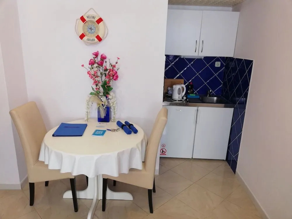 M & J Central Suites