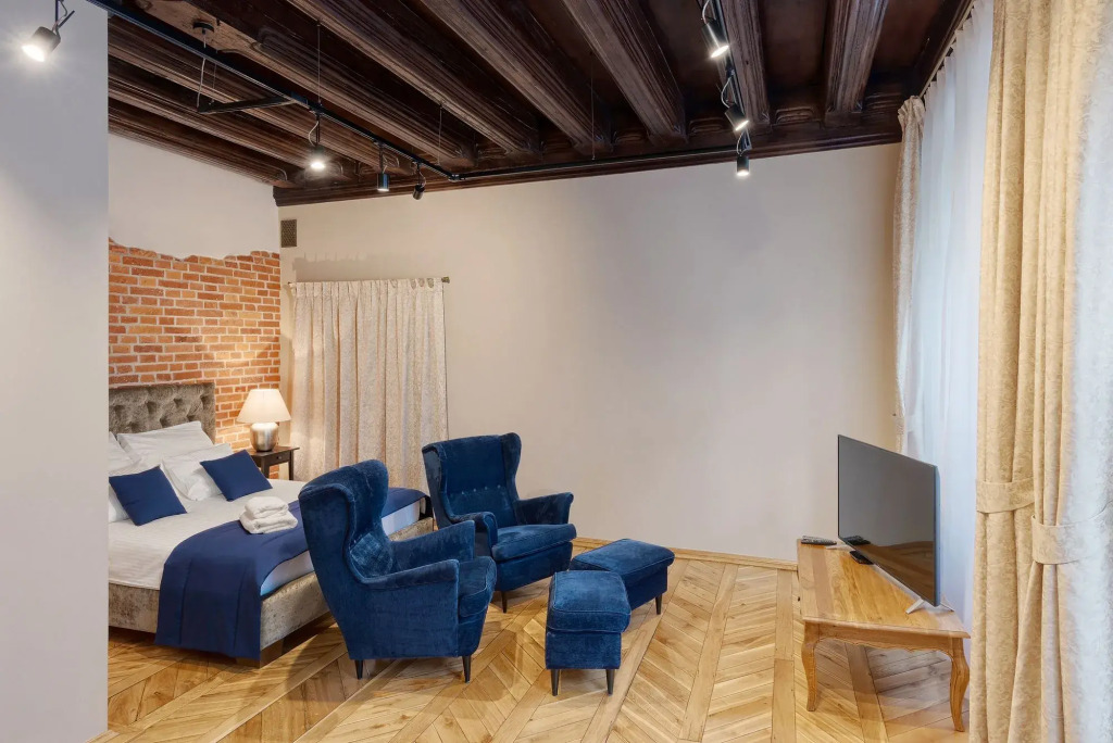 MR 3 Apartments