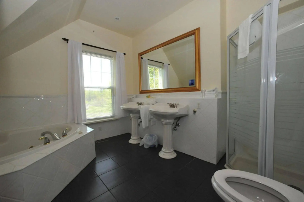 Little Shemogue Inn